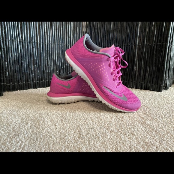 Shoes - Women's Pink Athletic Shoes Nike fitsole